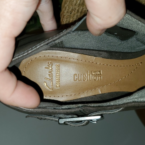 Clarks collection soft cushion booties size 7.5 womens chocolate brown suede - Picture 4 of 4